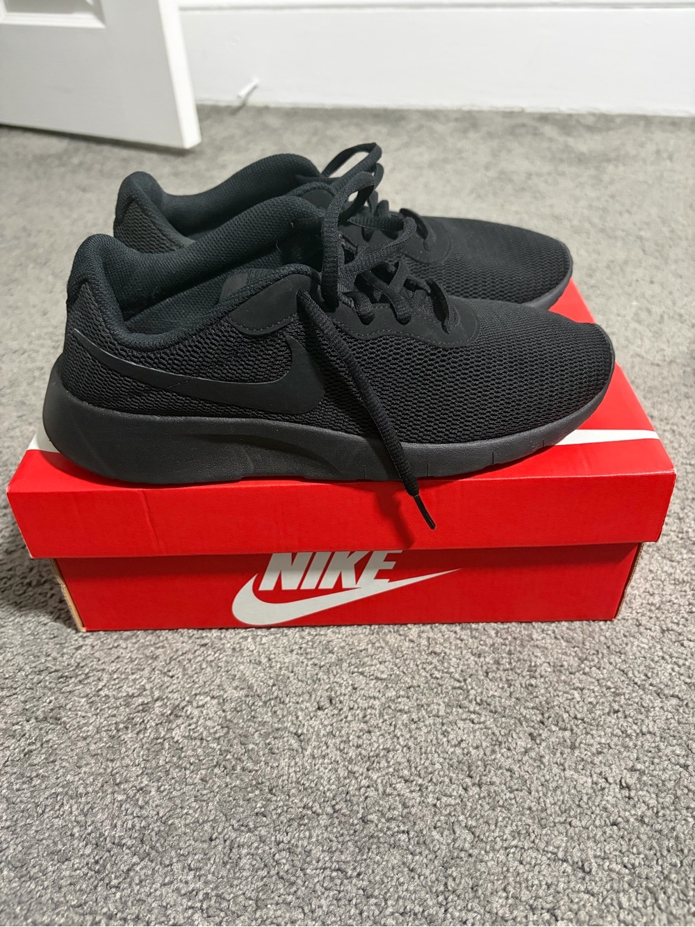 Nike Youth Black Low-Top Knit Sneakers